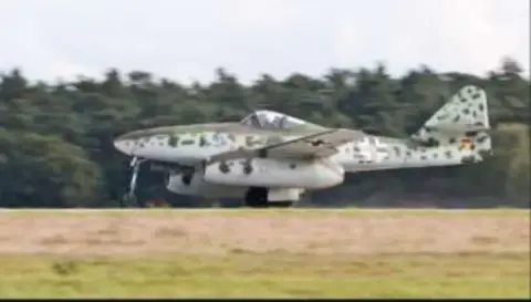 Replica Me262 Taxi