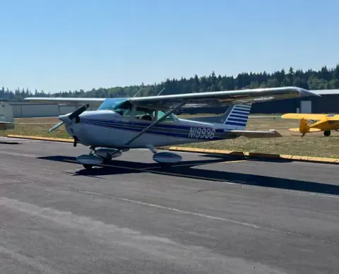 A Cessna taxiing on the ramp